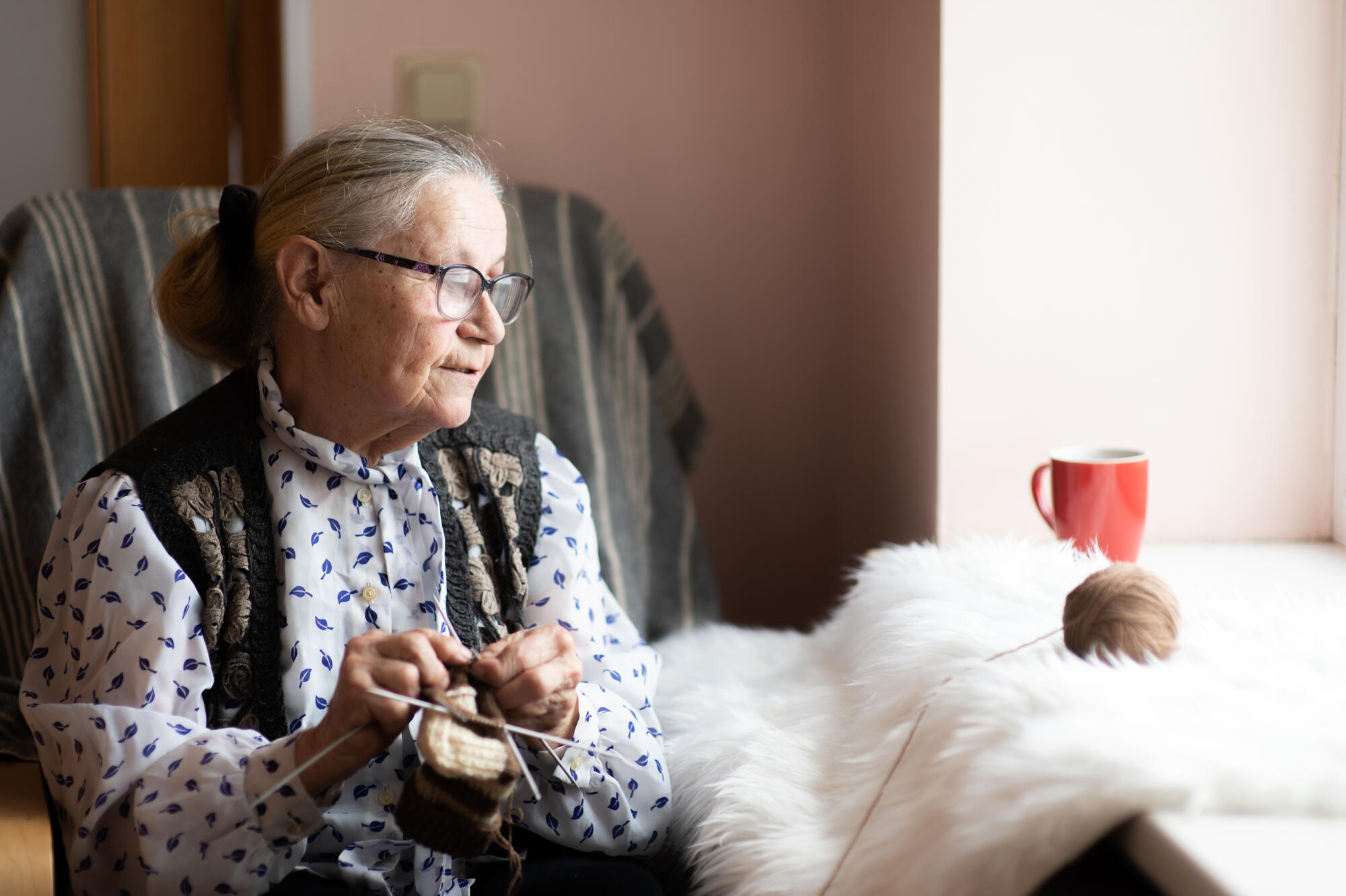 How Memory Care Programs Help Seniors Stay Engaged